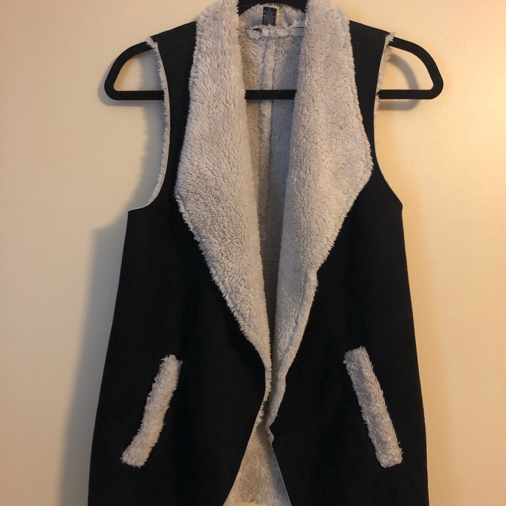 FUR VEST